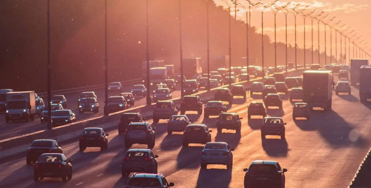 Autopista llena de tráfico