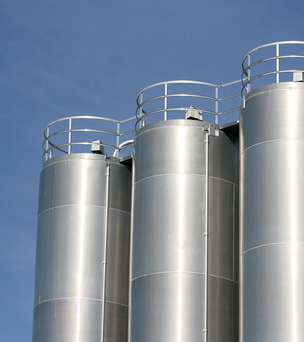 Silos de aluminio para el almacenamiento seguro de líquidos alimentarios