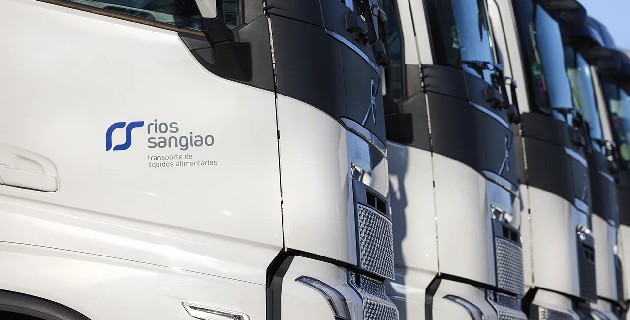 Imagen de cabezas tractoras de camiones cisterna isotermos