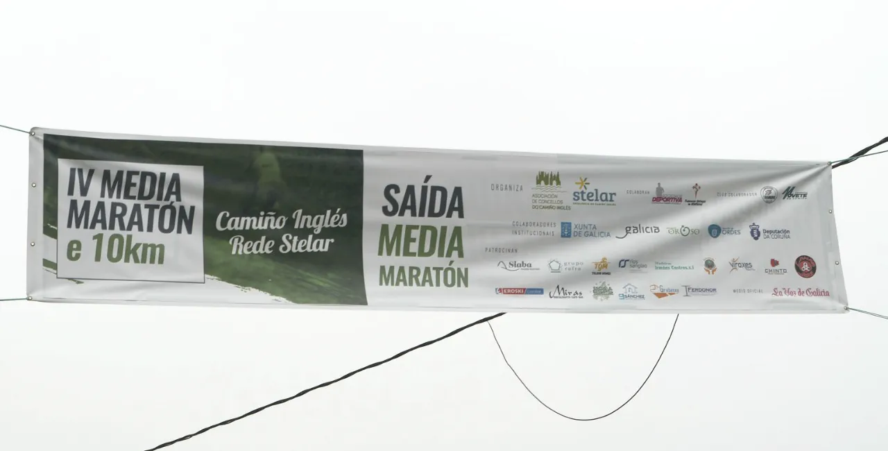 Pancarta de Media Maratón en Oroso